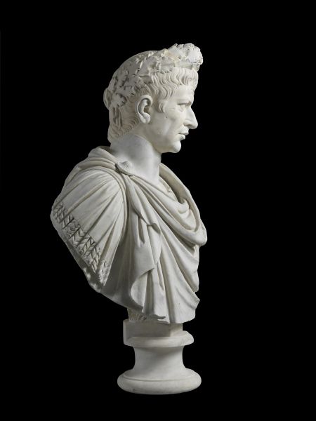 Ritratto colossale di Claudio su busto moderno 